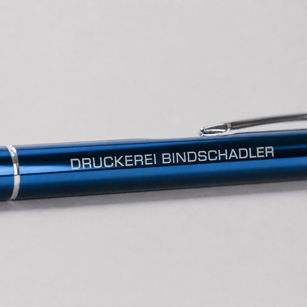 PREMIUM: Metall-Kugelschreiber glänzend mit einseitiger Lasergravur ab 25 Stk.